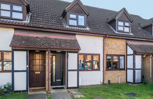 Hersham House | Pass the Keys | The Perfect Surrey Hersham Hideaway - 1 Bed Home with study and garden