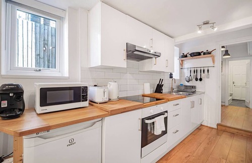 Thurlow Park Apartment | Pass the Keys | Tulse Hill - 1BD w/beautiful private garden