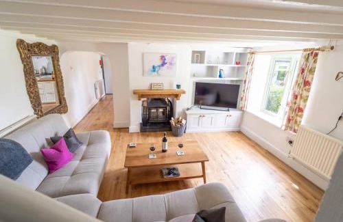 Whichford House | Pass the Keys Unicorn Cottage Rural Cotswold Escape