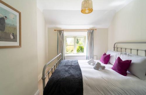 Whichford House | Pass the Keys Unicorn Cottage Rural Cotswold Escape