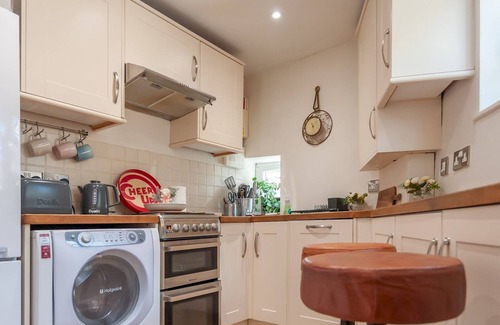 Headingley House | Pass the Keys | Wonky Cottage with amazing garden