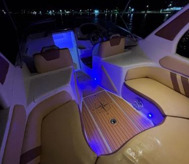 Saco da Ribeira Boat Rental | Passeio de Lancha