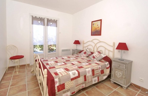 Aiguines House | Pastoral Holiday Home with Terrace, Garden