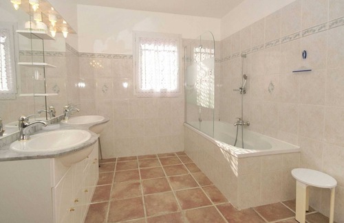 Aiguines House | Pastoral Holiday Home with Terrace, Garden