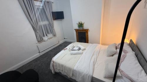 Northampton House | Pat Signature STAYS