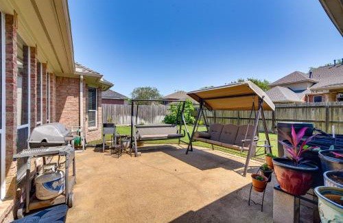 Pearland House | Patio, BBQ and Yard Family Retreat in Pearland