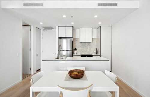 City West Apartment | Patio Mt view 1BR apt in CBD near ANU and museum with free parking and WiFi