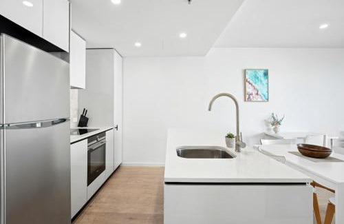 City West Apartment | Patio Mt view 1BR apt in CBD near ANU and museum with free parking and WiFi