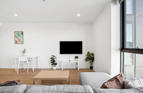 City West Apartment | Patio Mt view 1BR apt in CBD near ANU and museum with free parking and WiFi