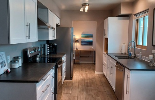 Sierra Vista House | Patio Paradise 3-Bedroom Home Hot Tub too! 5 minutes from Fort Huachuca