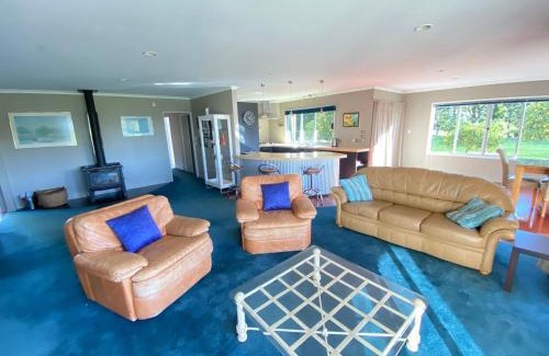 Patons Rock Villa | Paton's Beachfront Villa