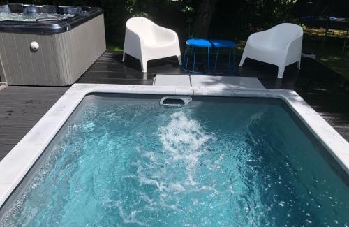 Sorbais House | PAUSE NATURE SORBAIS Gite de groupe avec Piscine, Spas, Sauna avec 8 chambres et 8 salles de bain, grande cuisine et grande salle de vie