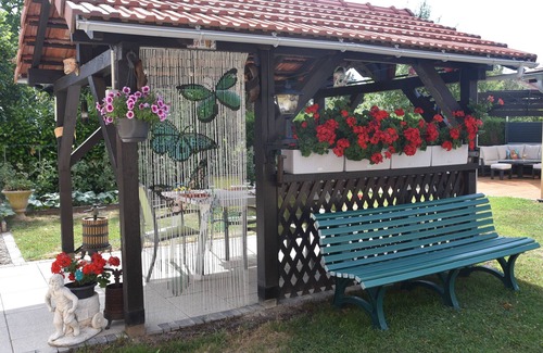 Ruelisheim House | Pavilion well located for visiting the region