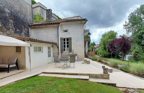 Bourdeilles House | Pavillon, Château des Sénéchaux, an amazing refuge on the banks of the river.