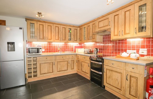 Cromarty Cottage | PAYE HOUSE - CROMARTY, pet friendly, with open fire in Cromarty