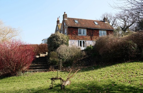 Edburton Cottage | PAYTHORNE FARMHOUSE, pet friendly, with open fire in Upper Beeding