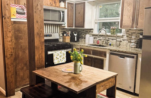 Midwest City House | Peace and Sunshine I 3-bedroom house I WiFi I AC I Midwest City