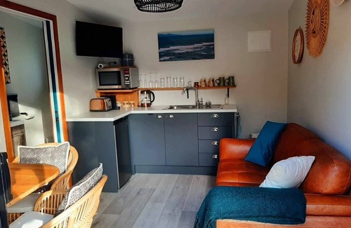 Waihi Beach Cabin | Peace of Bali 1 bed cabin set in a tropical garden with WiFi & AC in Waihi Beach