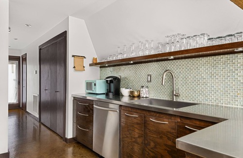 Shelby Hills House | Peace Teepee - Walk to Shelby Park & local shops!