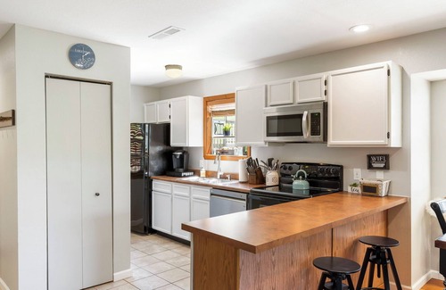Indian Point Condo | Peaceful 2 bed 2bath condo with AMAZING deck next to Silver Dollar City!