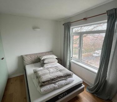 Victoria Apartment | Peaceful 2 Bedroom Flat with Roof Terrace - Hackney