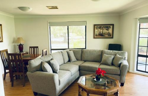 Wagga Wagga House | Peaceful 2 Bedroom Home