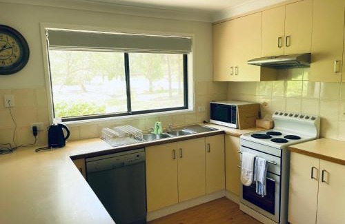 Wagga Wagga House | Peaceful 2 Bedroom Home