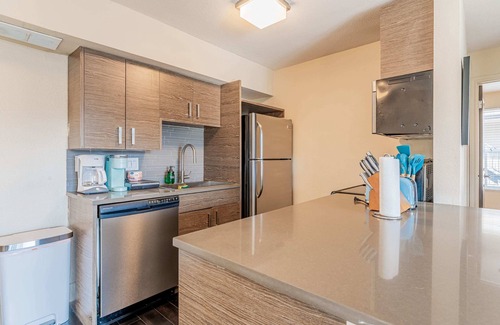 Riverside Apartment | Peaceful 2BR king beds suite next to Downtown