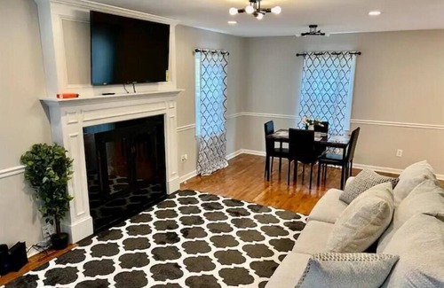 Little Italy House | Peaceful 3-bedroom house in weddington