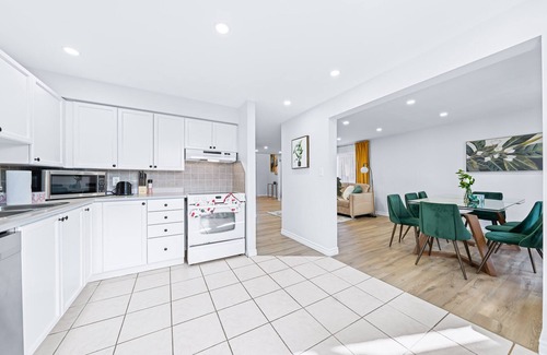 Barrie House | Peaceful - 4 bdrm home with fast WIFI free parking