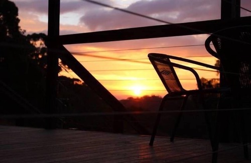 Hoddles Creek Cottage | Peaceful 40-acre Gembrook Farmstay & Sanctuary - Help feed rescue animals!