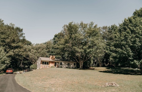 Frankfort House | Peaceful and Spacious home in Cul-de-sac within walking of downtown Frankfort