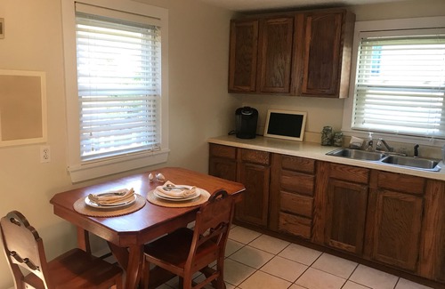 Narragansett House | Peaceful Beach Cottage - 10 minute walk to Scarborough Beach, Narragansett