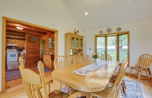 Fishertown Cabin | Peaceful Bedford Escape: Deck & Stunning Views!