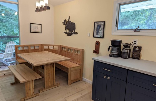 North Pomfret House | Peaceful Brookside North Pomfret Cottage
