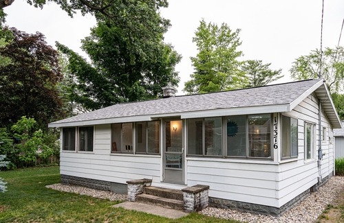 Spring Lake House | Peaceful Bungalow w/ Spring Lake Beach Access at the end of the road!!