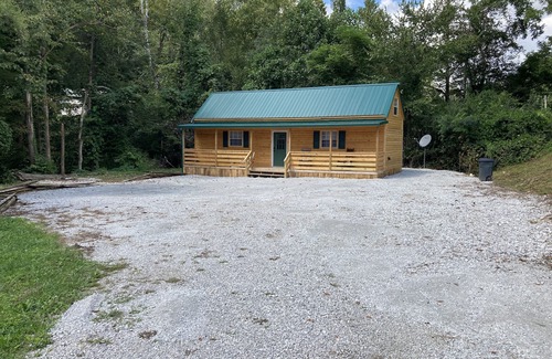 Duff Cabin | Peaceful cabin in the center of riding country!