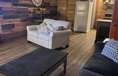 Lone Mountain Cabin | Peaceful cabin with AC in charming Tazewell. Welcome to relaxation!