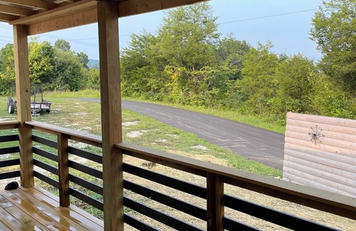 Lone Mountain Cabin | Peaceful cabin with AC in charming Tazewell. Welcome to relaxation!