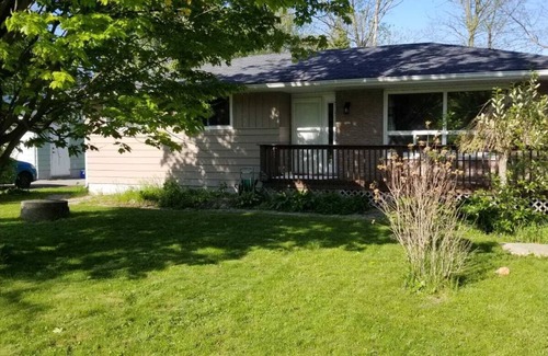 Alcona House | Peaceful Cottage Close To Innisfil Beach