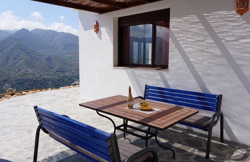 Guajar Faraguit Villa | Peaceful country retreat in Andalucia with stunning views