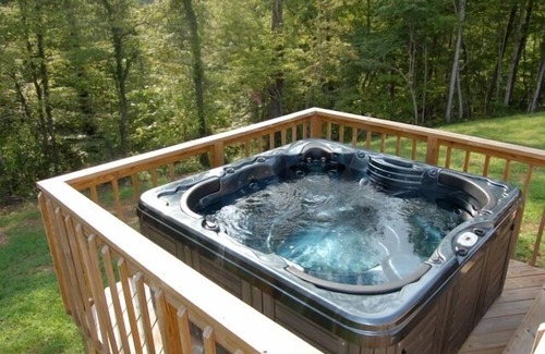Saint Helens Cabin | Peaceful Country Cabin with hot tub near Red River Gorge