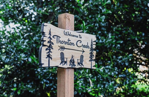 Victory Heights House | Peaceful Creekside Stay by the Firepit with Lights, BBQ, Games & Yoga