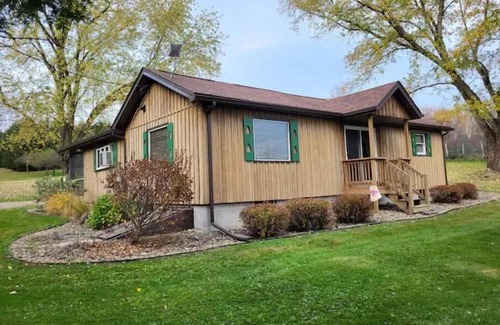 Chapmanville Cabin | Peaceful Deer View Cabin 2 BR