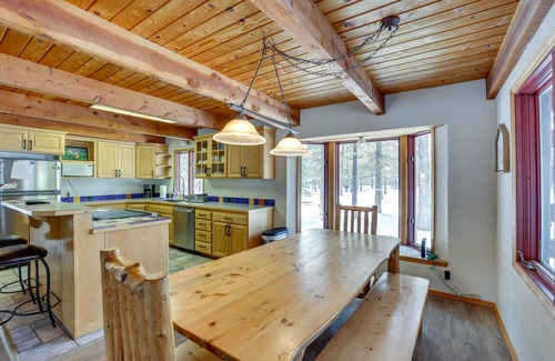 Tamarack Resort Cabin | Peaceful Donnelly Retreat < 1 Mi to Lake Cascade!