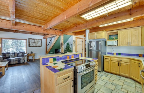 Tamarack Resort Cabin | Peaceful Donnelly Retreat < 1 Mi to Lake Cascade!