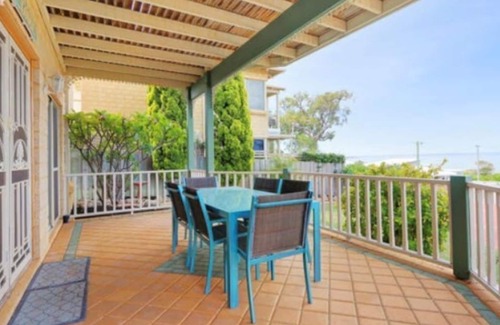 Dawesville House | Peaceful Estuary Views. Huge family home with table tennis, kayak and basketball