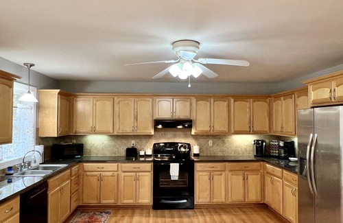 Ransom House | Peaceful family & pet-friendly country 3-bedroom house. Fire pit and views!