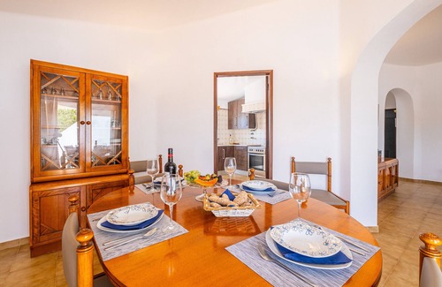 Monte Raposo Villa | Peaceful getaway w/pool & BBQ