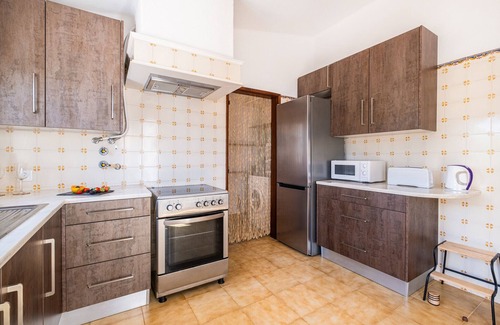 Monte Raposo Villa | Peaceful getaway w/pool & BBQ